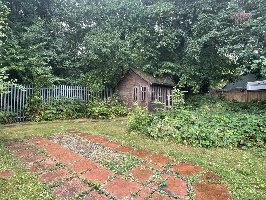 Lot: 140 - SEMI-DETACHED BUNGALOW FOR REFURBISHMENT -